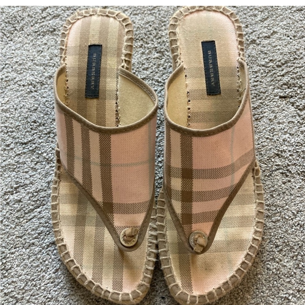 Burberry Wedge Espadrille Sandal Pink Blue Beige Nova
Plaid, size 39 (US 8.5)